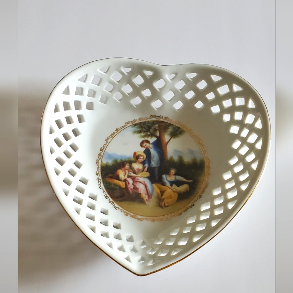 Antique Heart-Shaped Porcelain Decorative Bowl